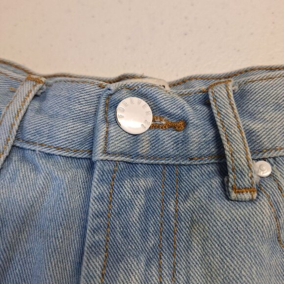 Forever 21 Denim Shorts Hot Pants Cut Off Light Wash Womens Size 24 Distressed - Picture 7 of 9